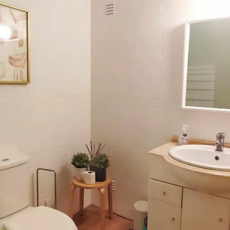 Lovely Bedroom In בית אירוח *